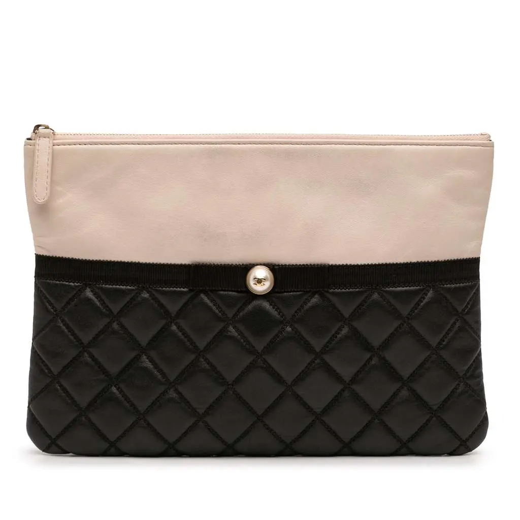 Chanel Medium Quilted Lambskin and Calfskin Pearl O Case Clutch Black Leather Very good - Front View