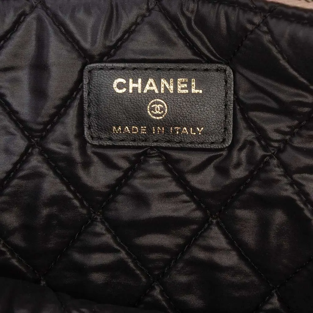 Chanel Medium Quilted Lambskin and Calfskin Pearl O Case Clutch Black Leather Very good - Box View
