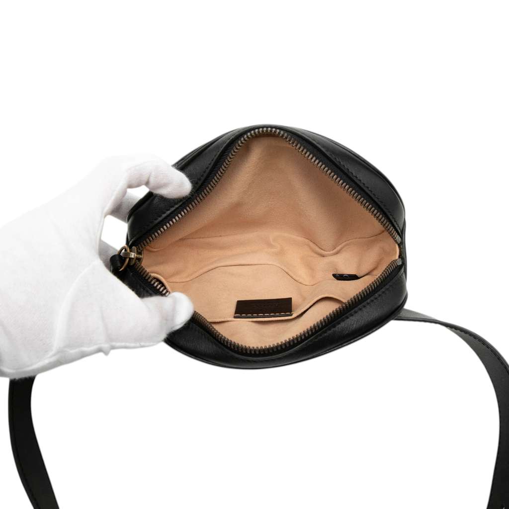 Gucci GG Marmont Matelasse Leather Belt Bag Black Leather Good condition - Model View