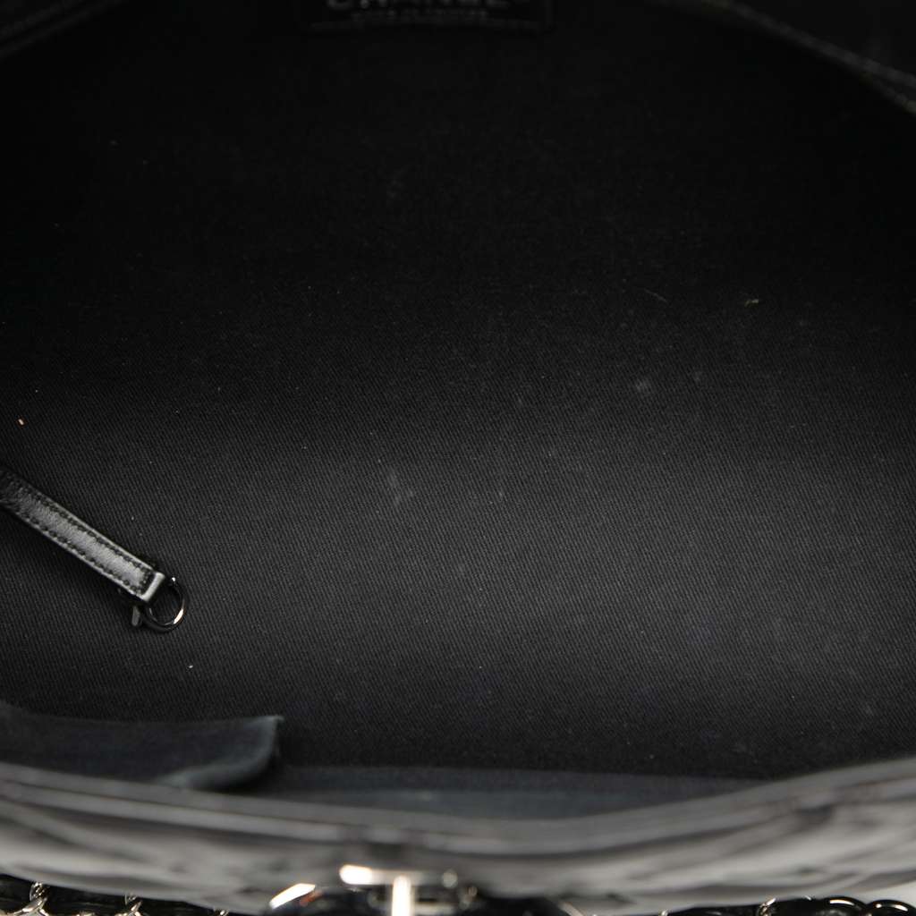 Chanel Large CC Calfskin Double Stitch Hamptons Accordion Flap Black Leather Good condition - Model View