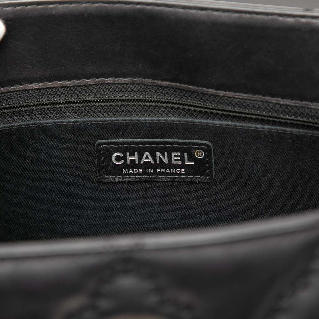 Chanel Large CC Calfskin Double Stitch Hamptons Accordion Flap Black Leather Good condition - Box View