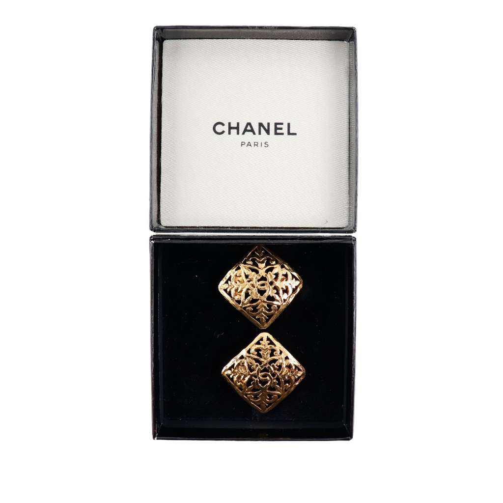 Chanel CC Gold Plated Square Clip On Earrings Gold Metal Good condition - Box View