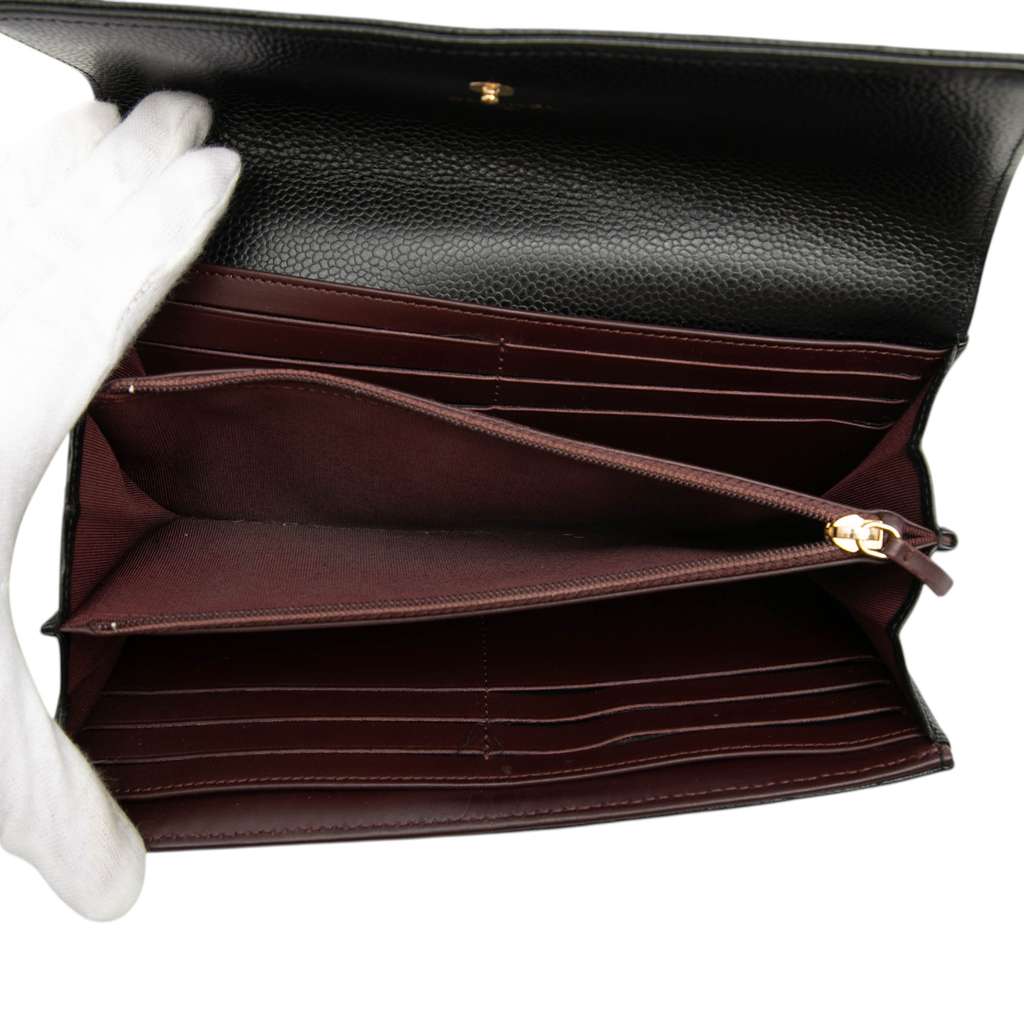 Chanel CC Quilted Caviar Flap Long Wallet Black Leather Good condition - Model View