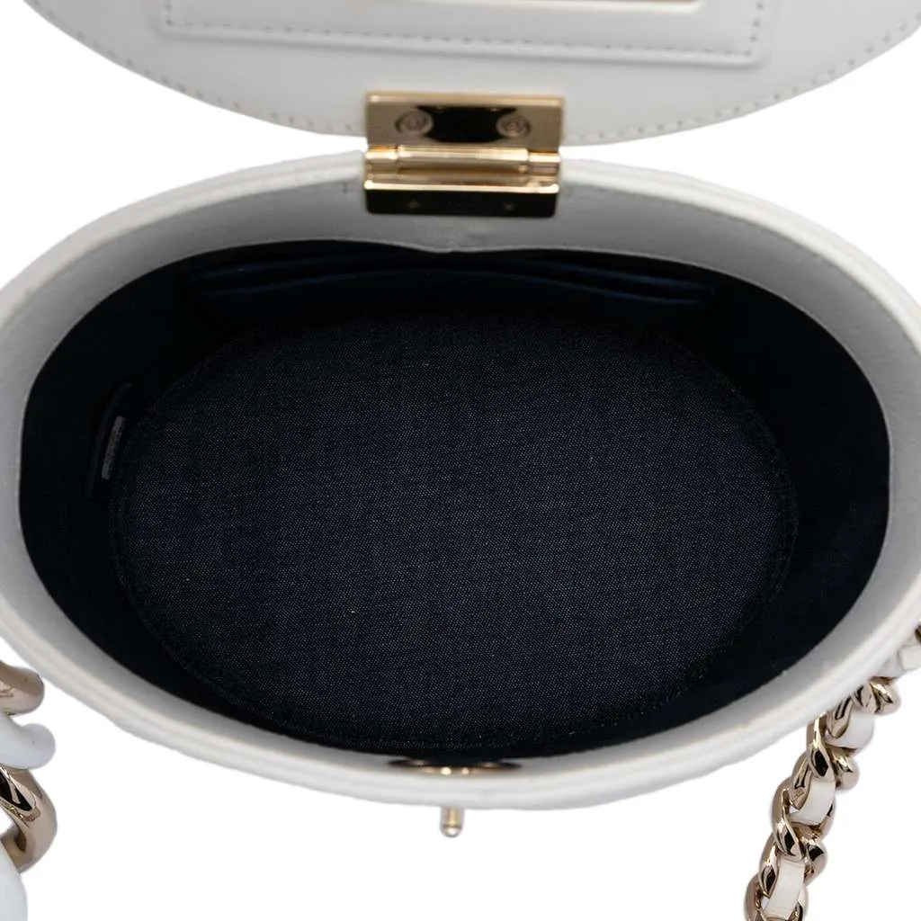 Chanel CC Lambskin Elegant Chain Vanity Case White Leather Very good - Model View