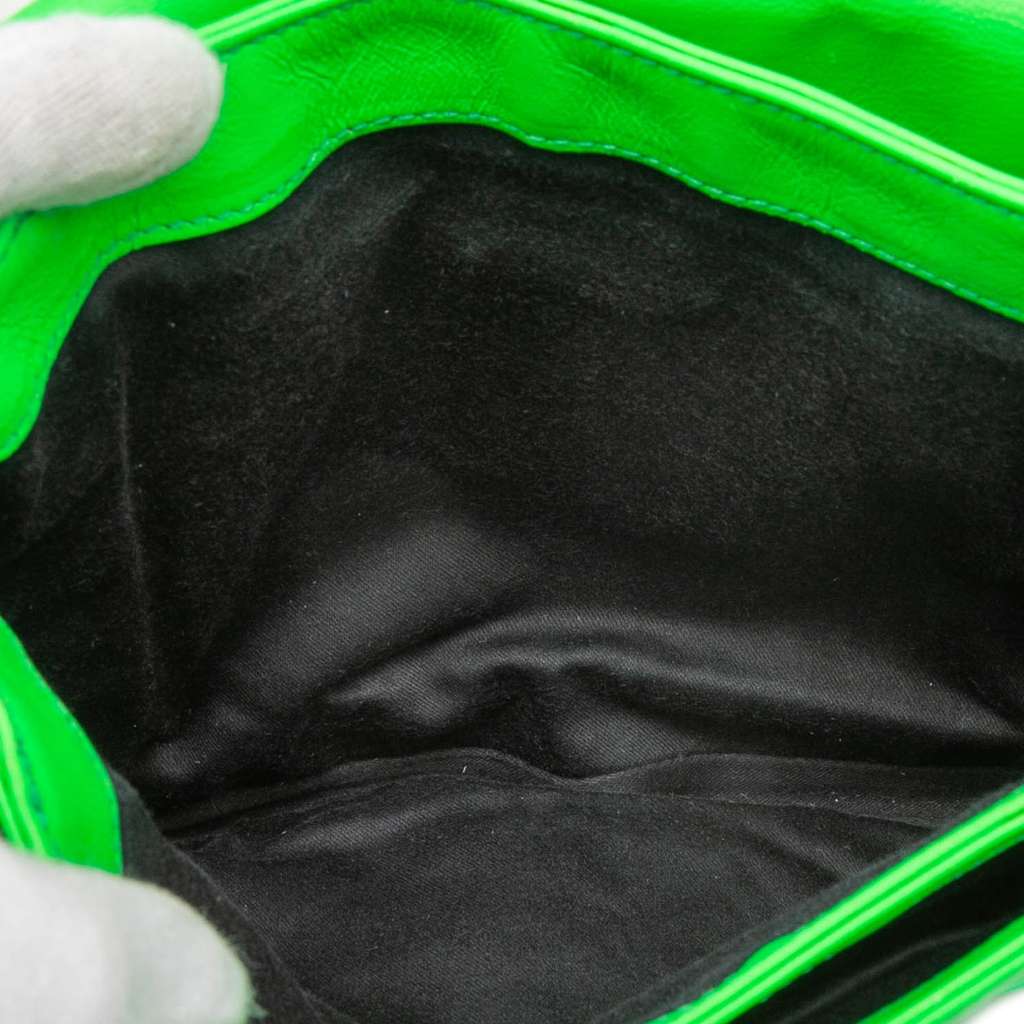 Miu Miu Leather Wing Strap Crossbody Green Leather Good condition - Model View