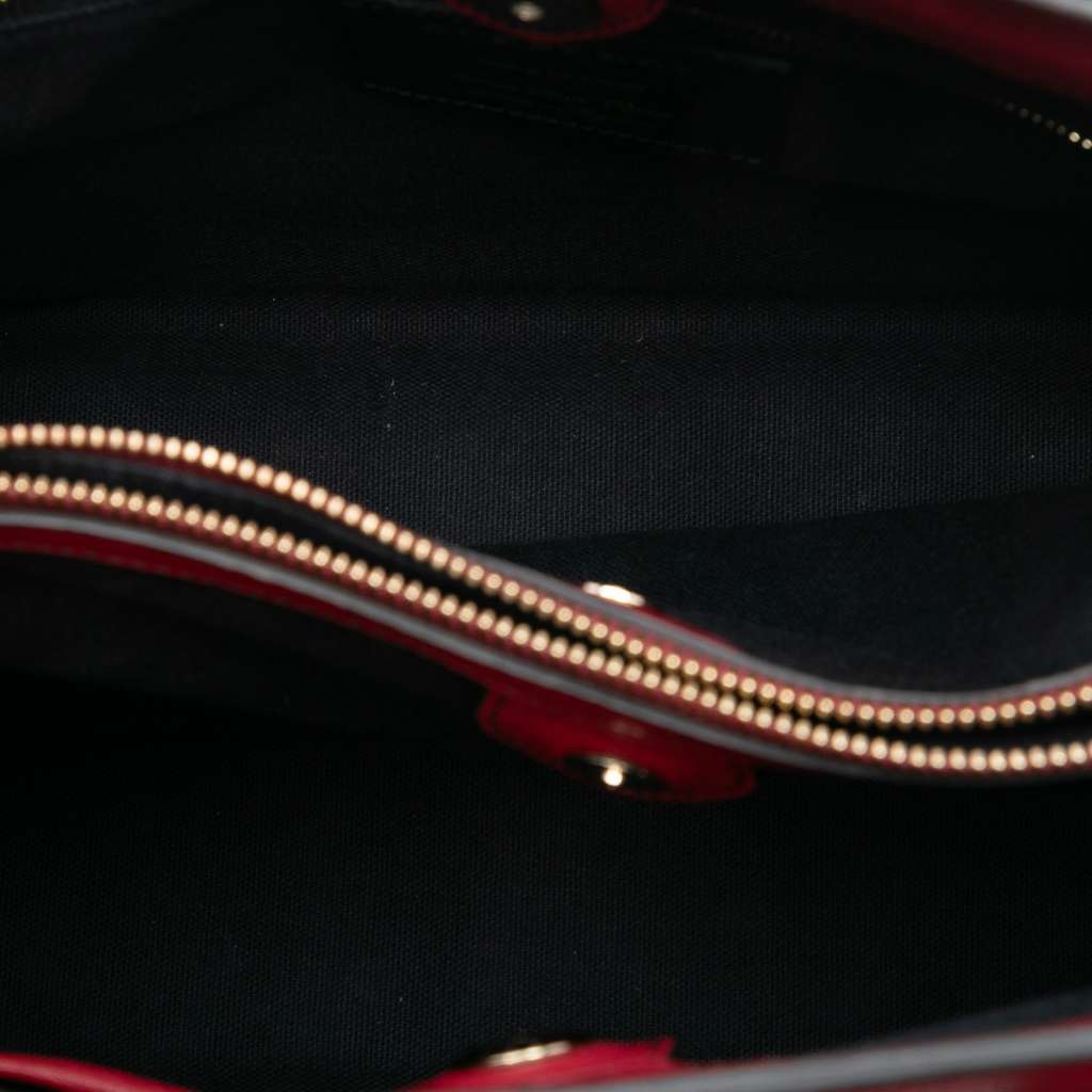 Burberry Medium Leather and House Check Banner Satchel Red Leather Good condition - Model View