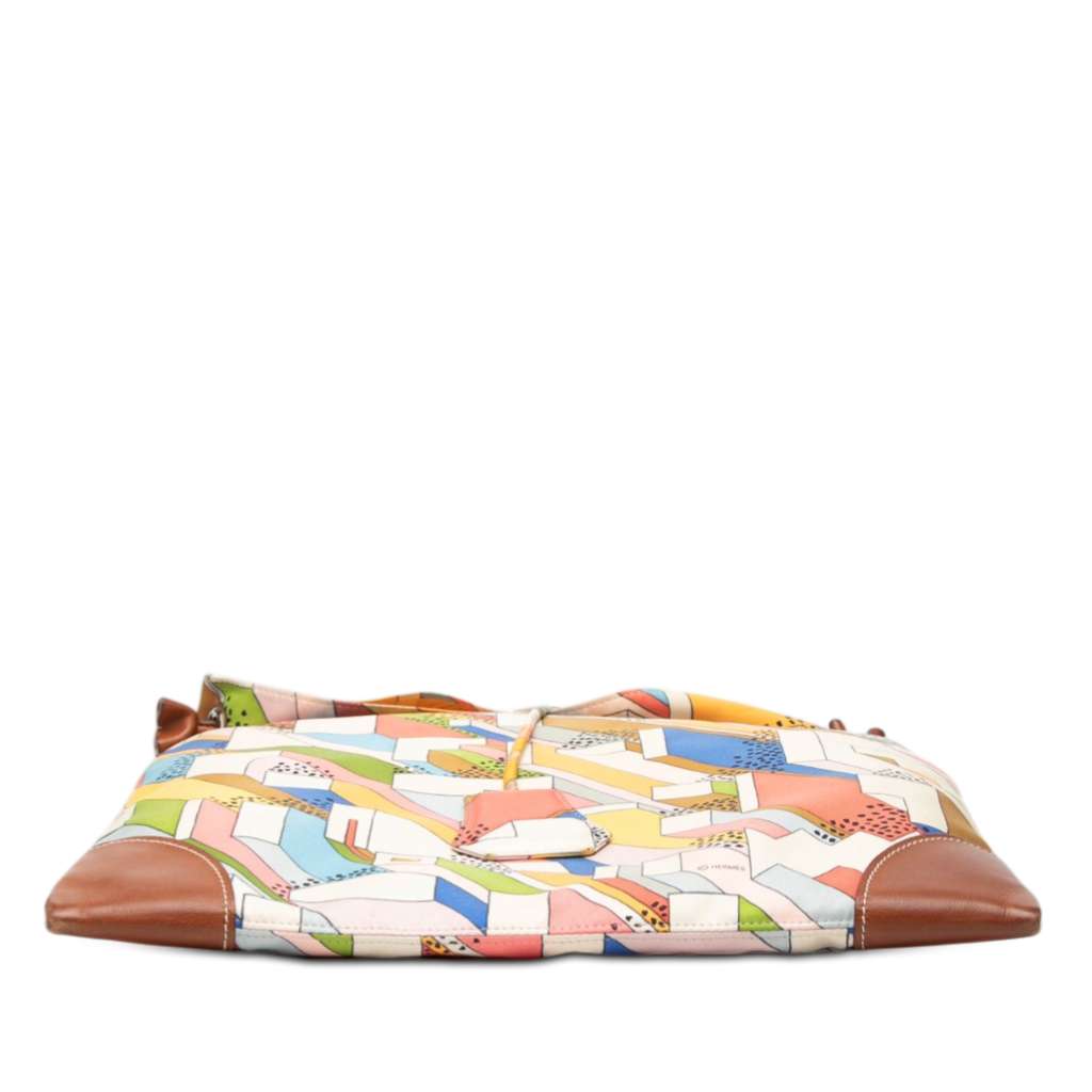 Hermès On A Summer Day Silky City 33 Yellow Silk Good condition - Inside View