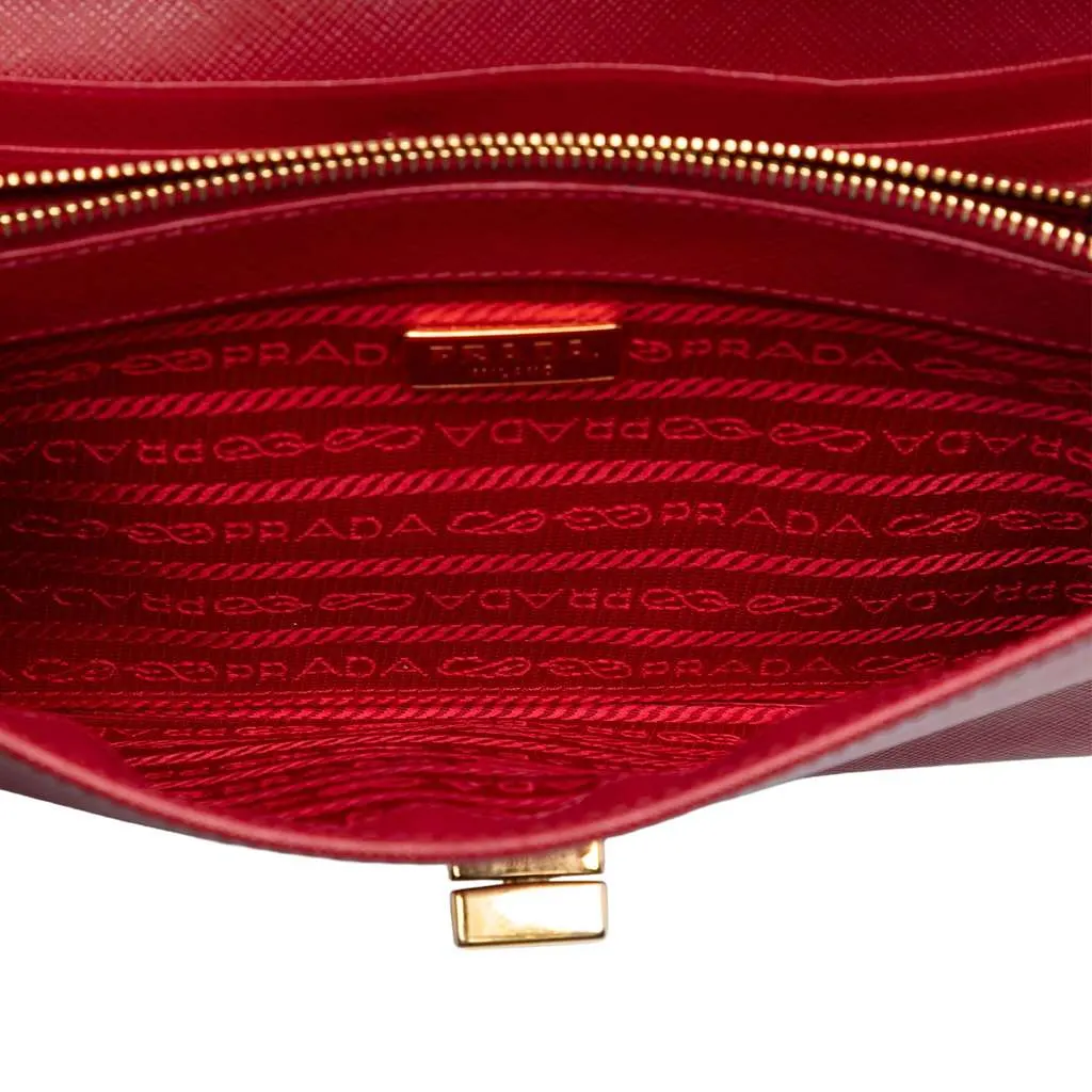 Prada Saffiano Heart Wallet On Chain Red Leather Very good - Model View
