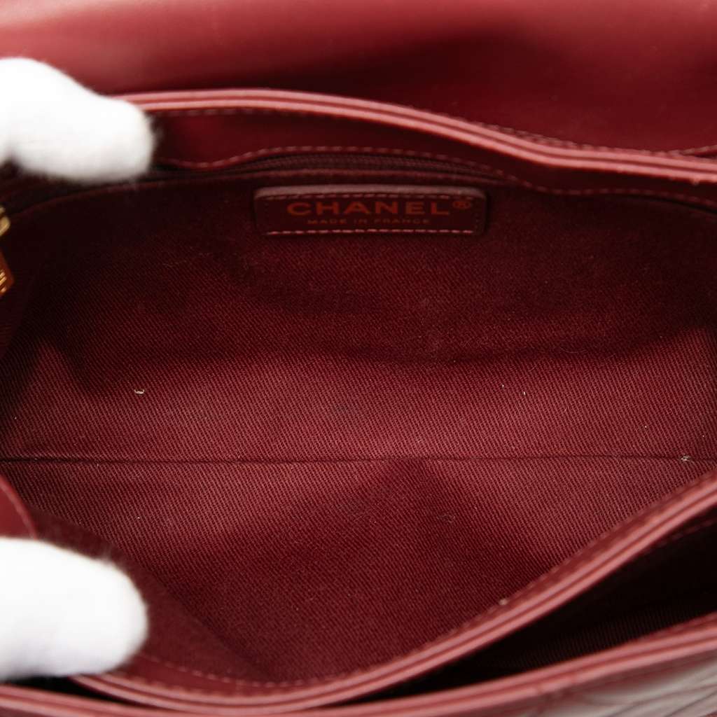 Chanel CC Quilted Lambskin Flap Red Leather Good condition - Model View