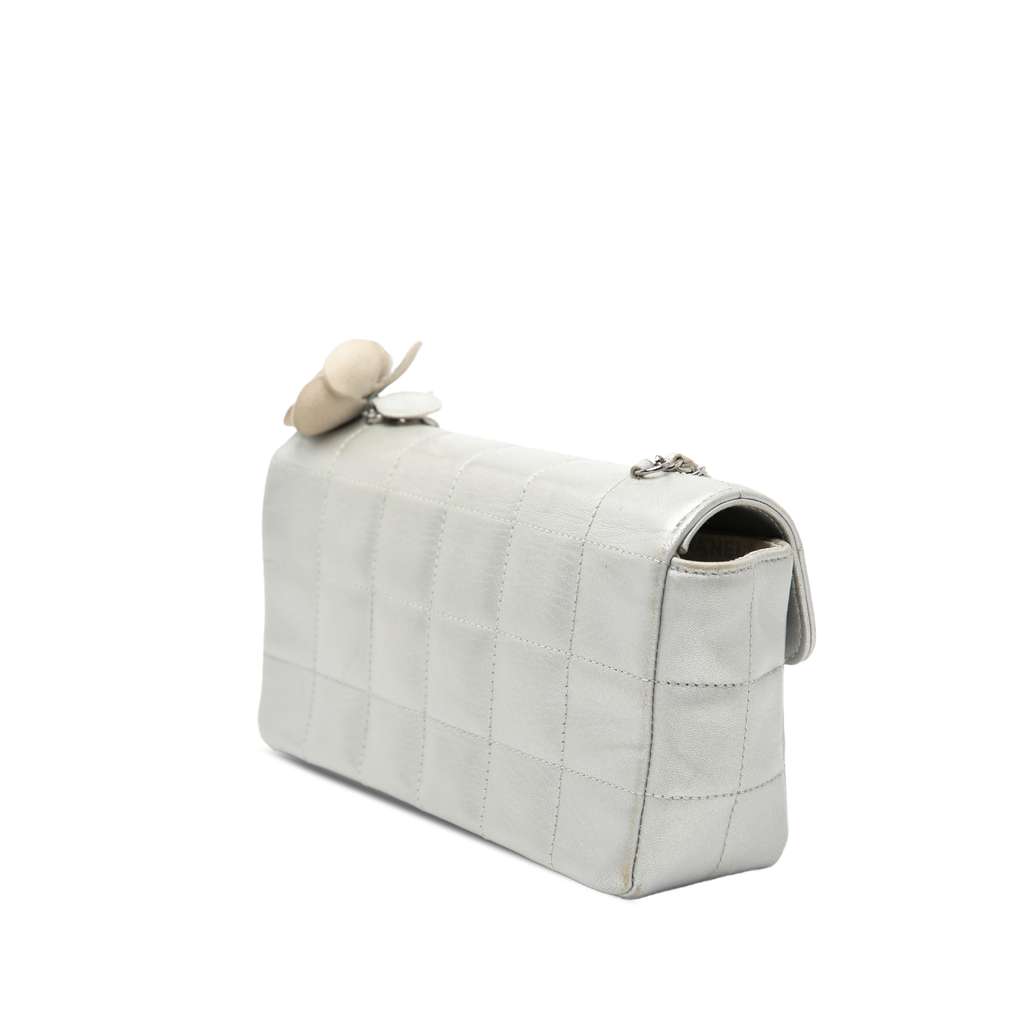 Chanel Mini CC Chocolate Bar Metallic Lambskin Camellia Flap Silver Leather Good condition - Back View