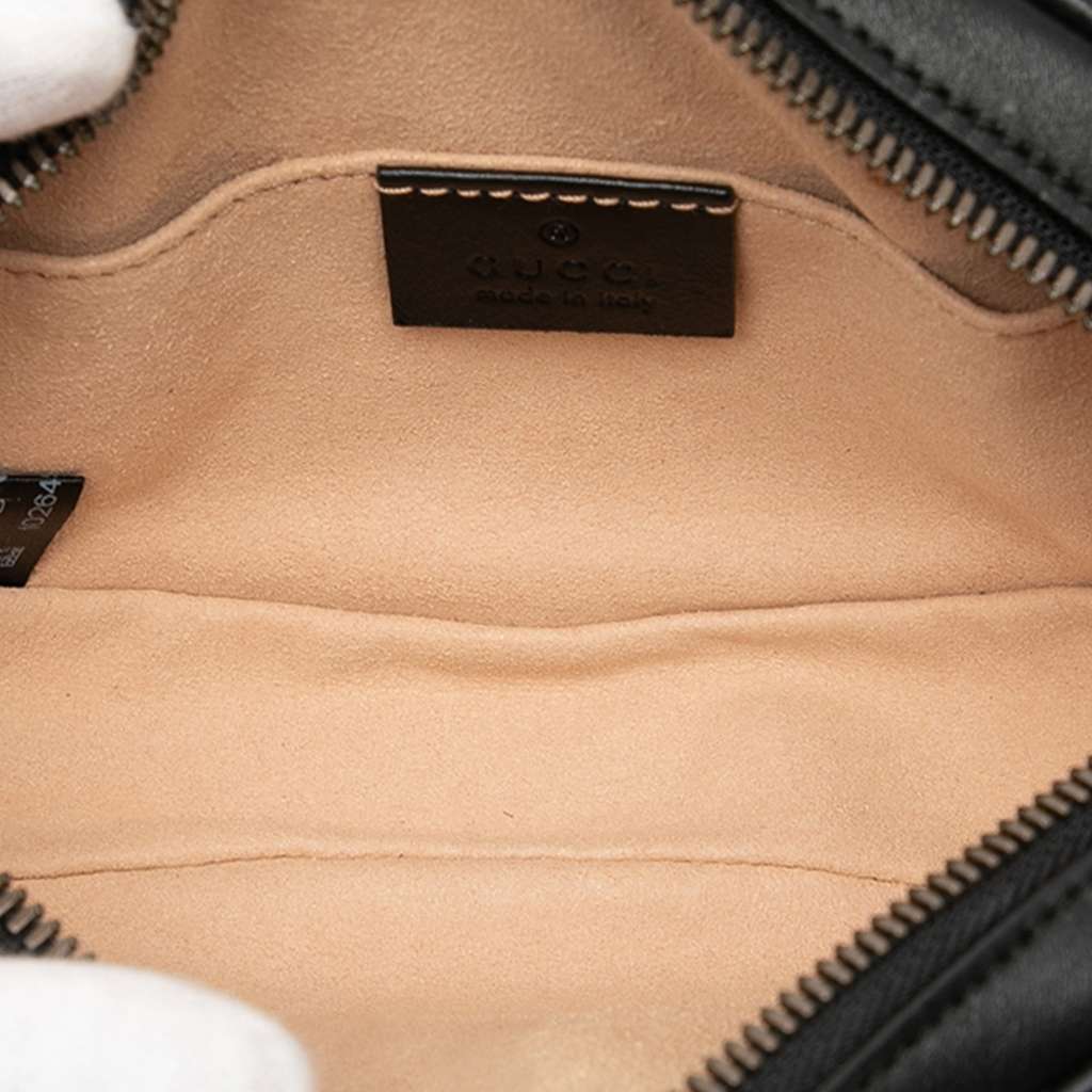 Gucci GG Marmont Matelasse Leather Belt Bag Black Leather Good condition - Model View