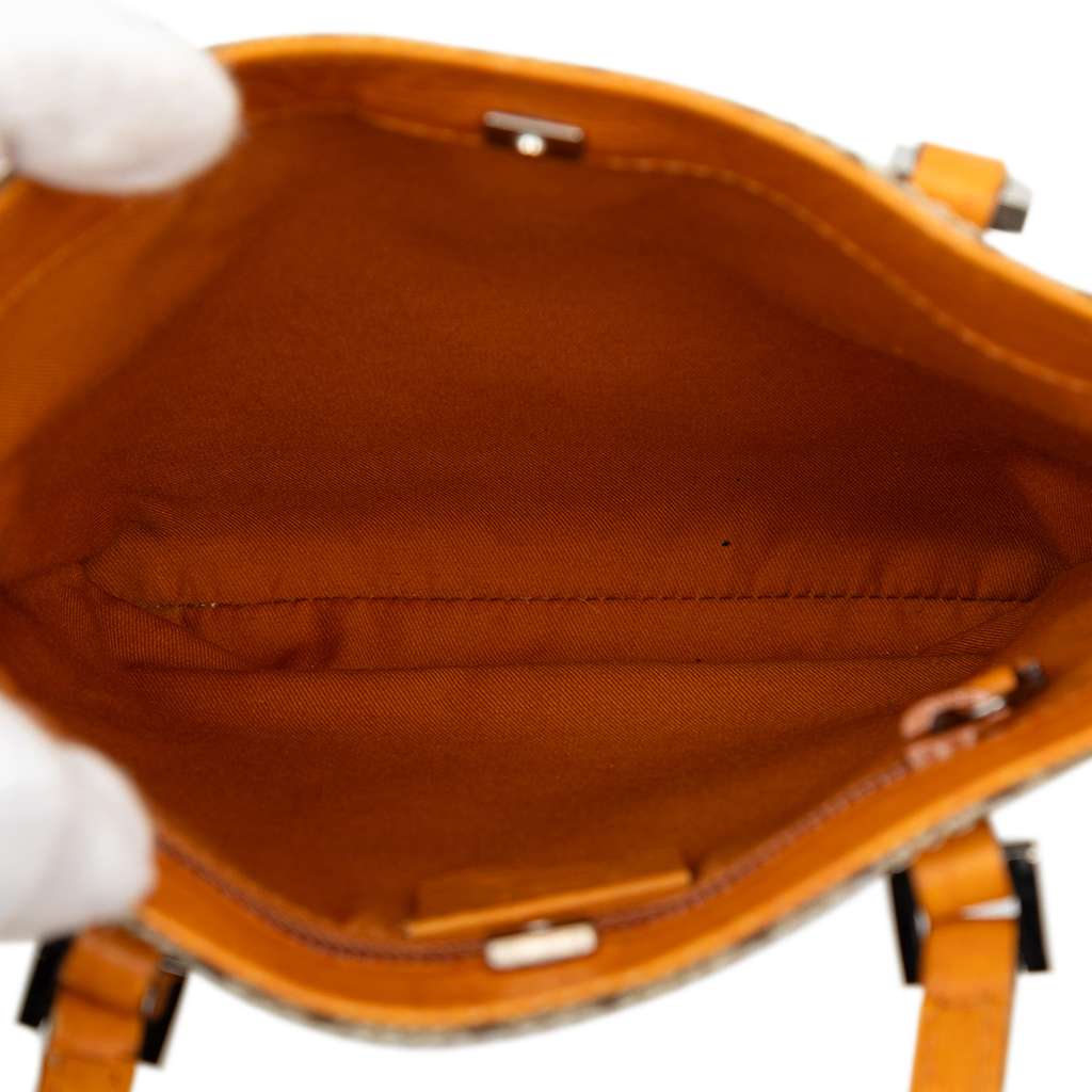 Gucci GG Supreme Handbag Brown Canvas Good condition - Model View