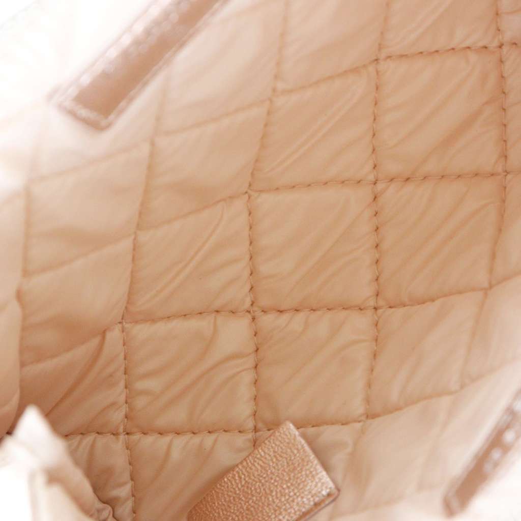 Chanel Metallic Quilted Lambskin Cosmetic Pouch Pink Leather Good condition - Model View