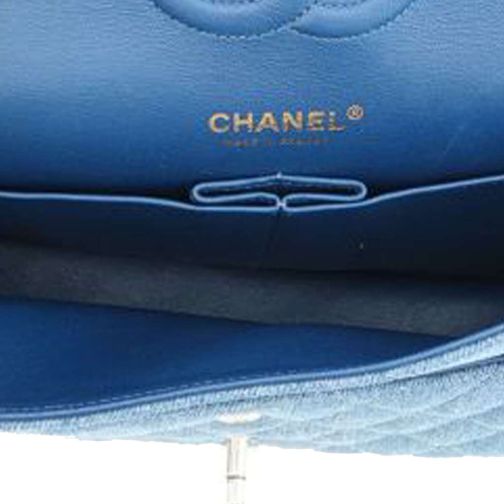 Chanel Medium Classic Washed Denim Double Flap Blue Denim Good condition - Model View
