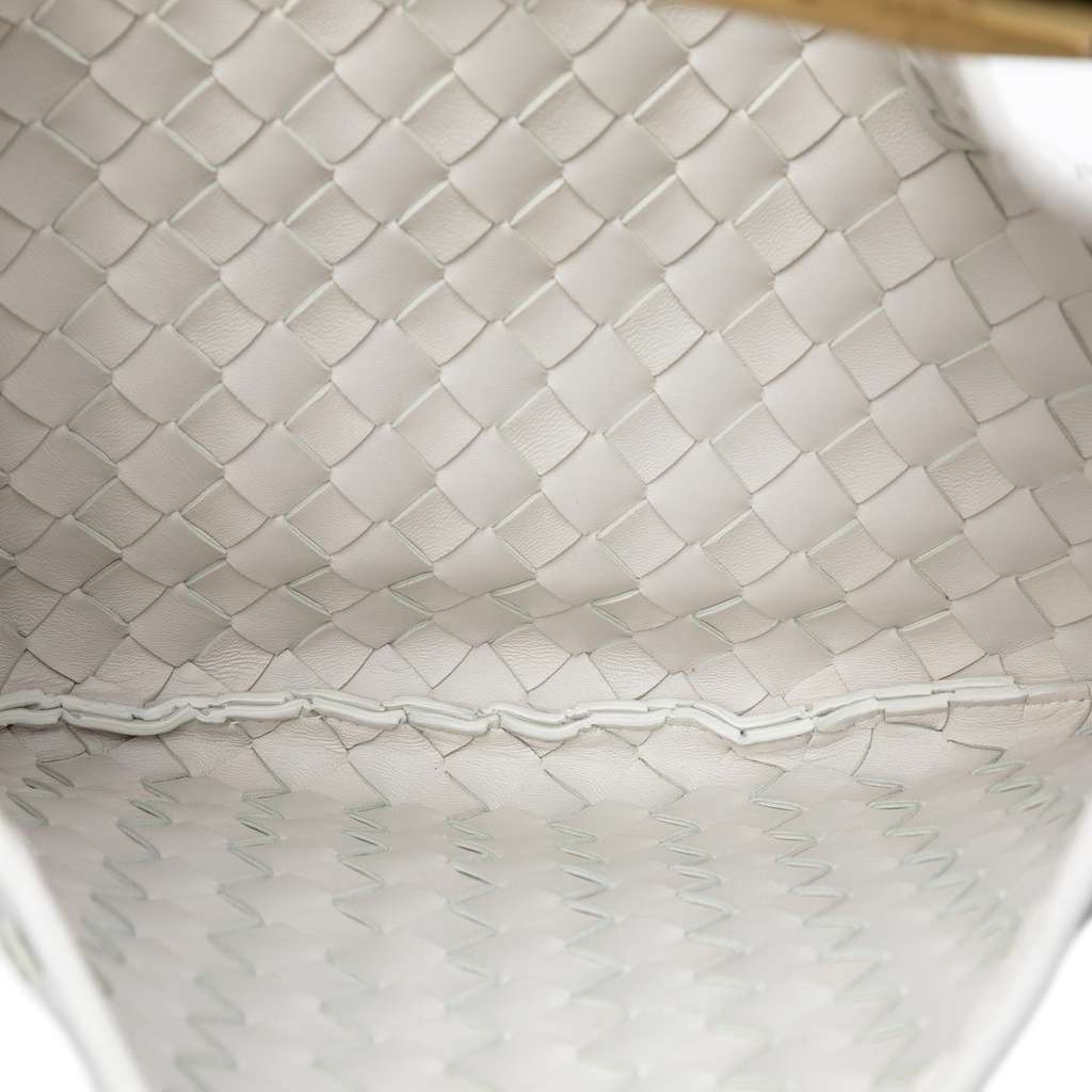 Bottega Veneta Lambskin Intrecciato Sardine White Leather Good condition - Model View