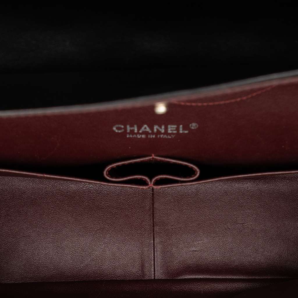 Chanel Jumbo Classic Lambskin Double Flap Black Leather Good condition - Model View