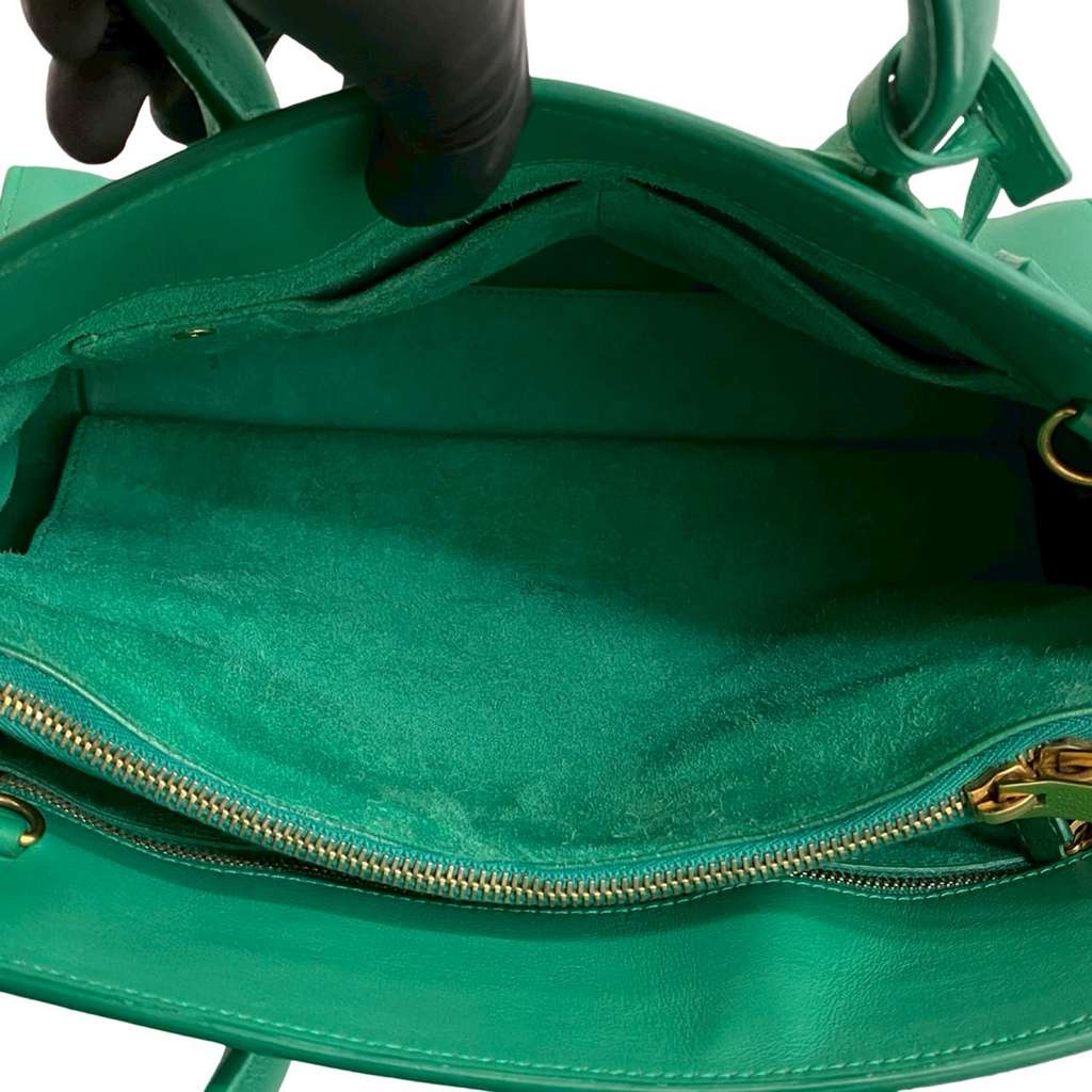 Saint Laurent Small Leather Sac De Jour Satchel Green Leather Good condition - Model View