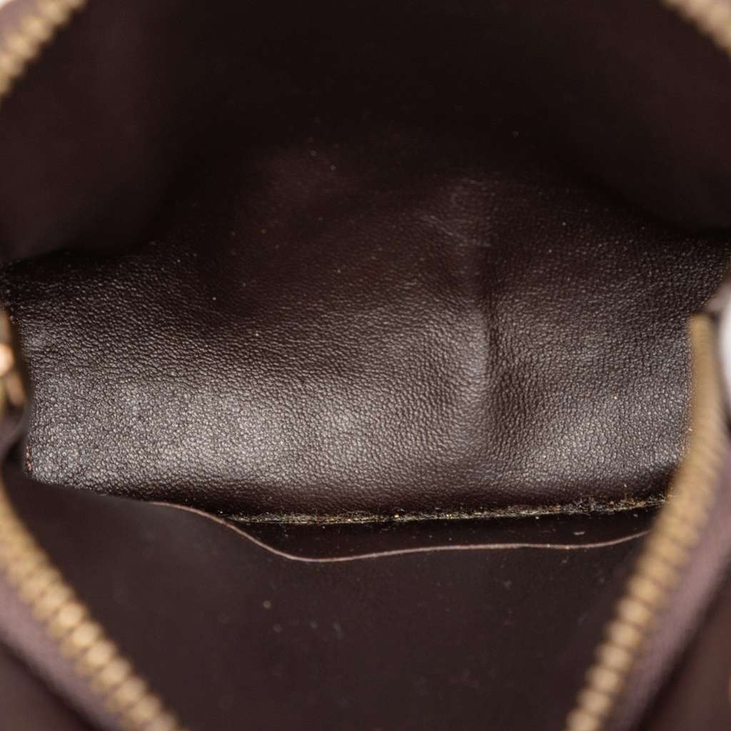 Gucci GG Canvas Crossbody Brown Canvas Good condition - Model View