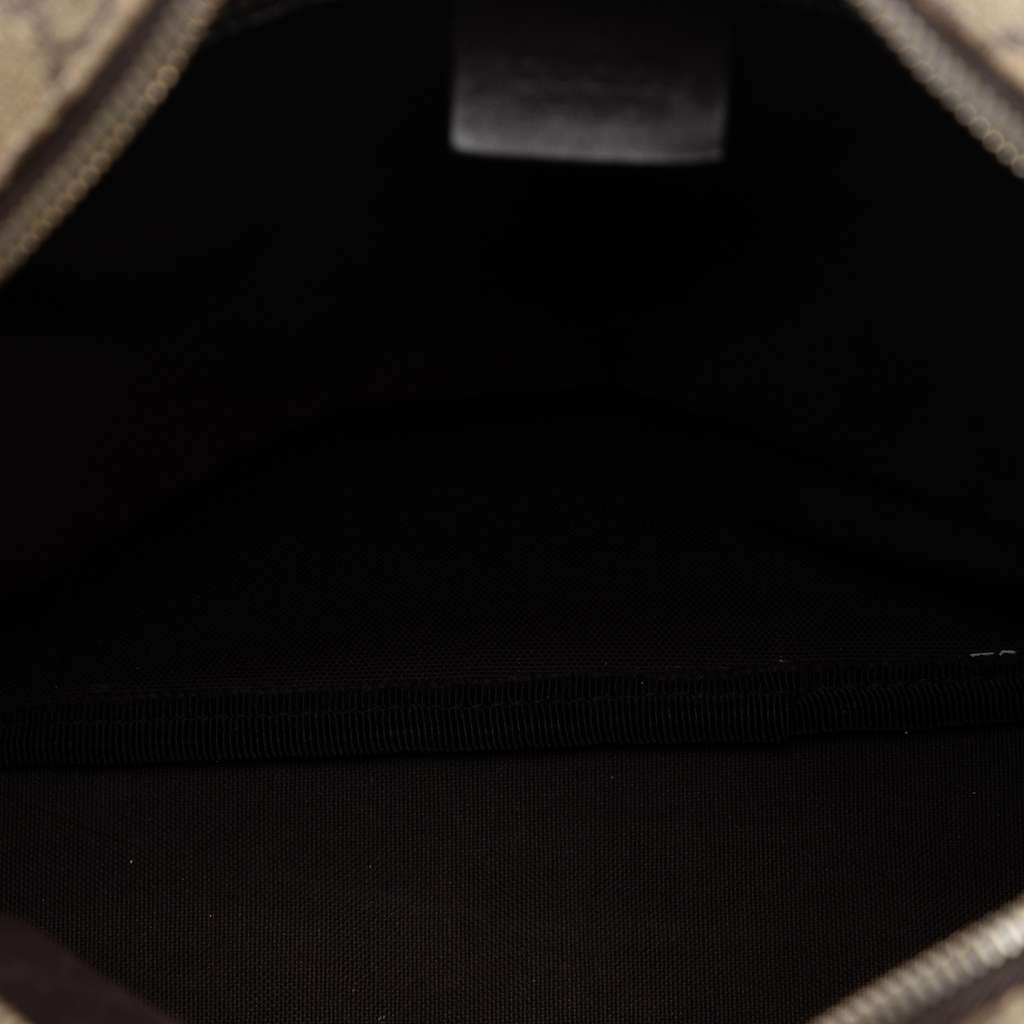 Gucci GG Supreme Crossbody Brown Canvas Good condition - Model View