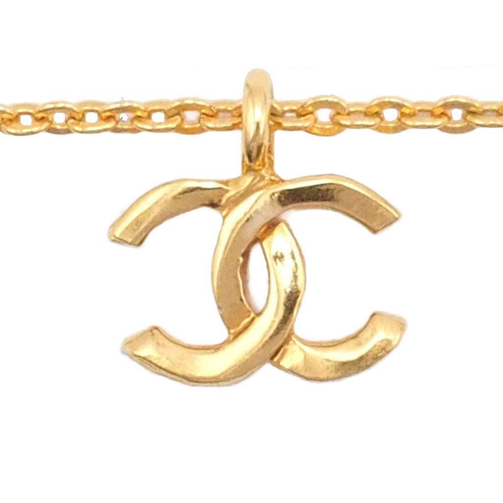Chanel CC Gold Plated Pendant Necklace Gold Metal Good condition - Model View