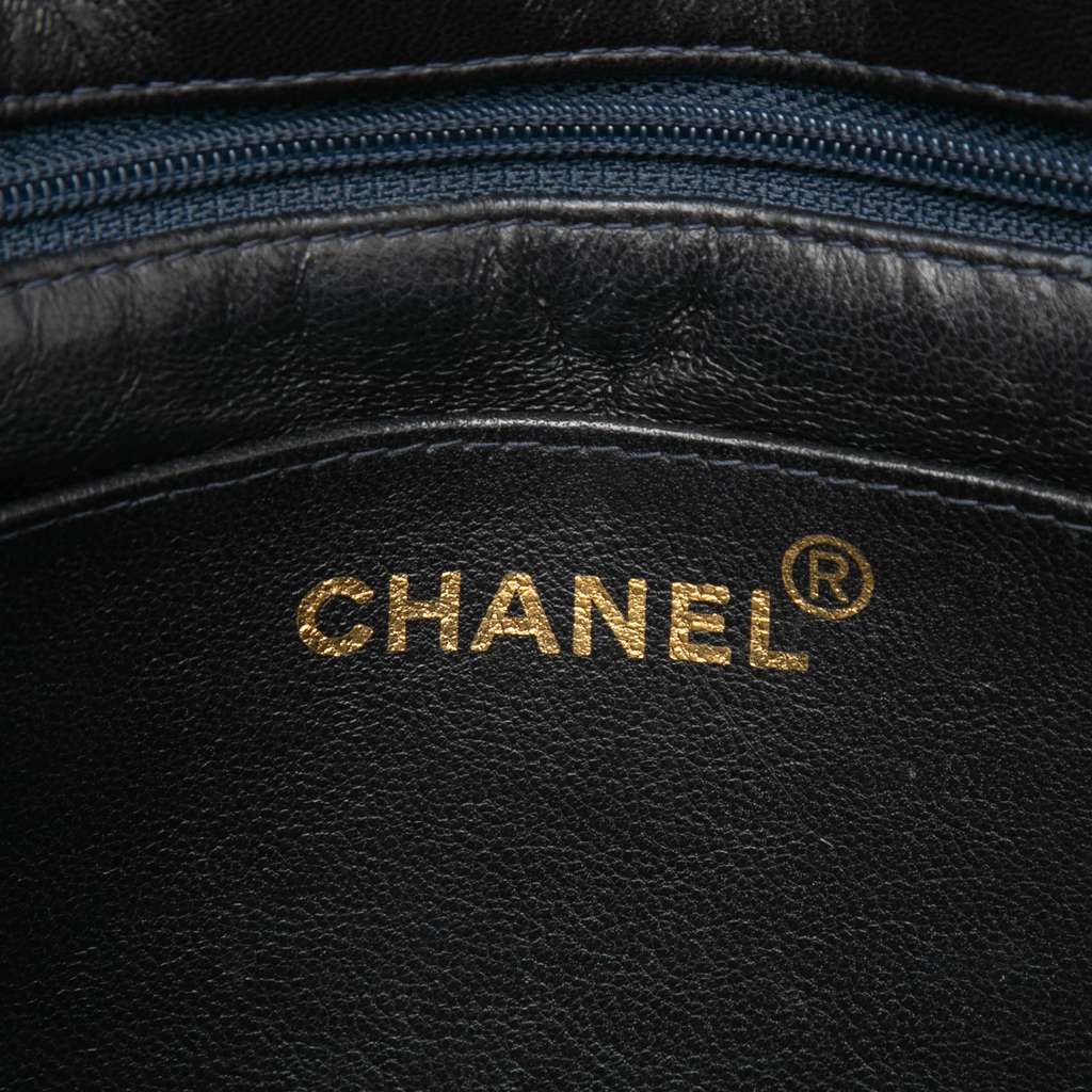 Chanel CC Quilted Lambskin Single Flap Black Leather Good condition - Box View