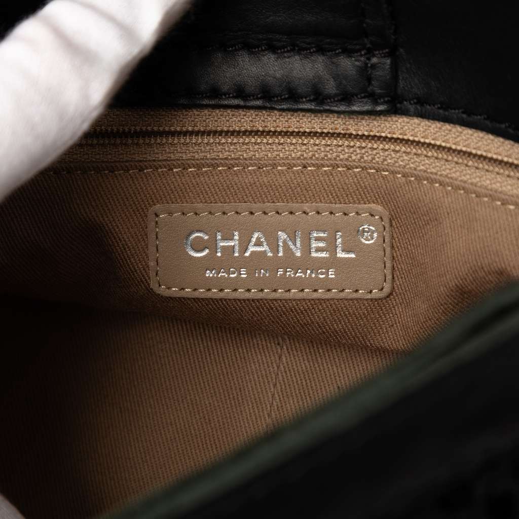 Chanel Paris Edinburgh Small Calfskin Highlander Flap Black Leather Good condition - Box View