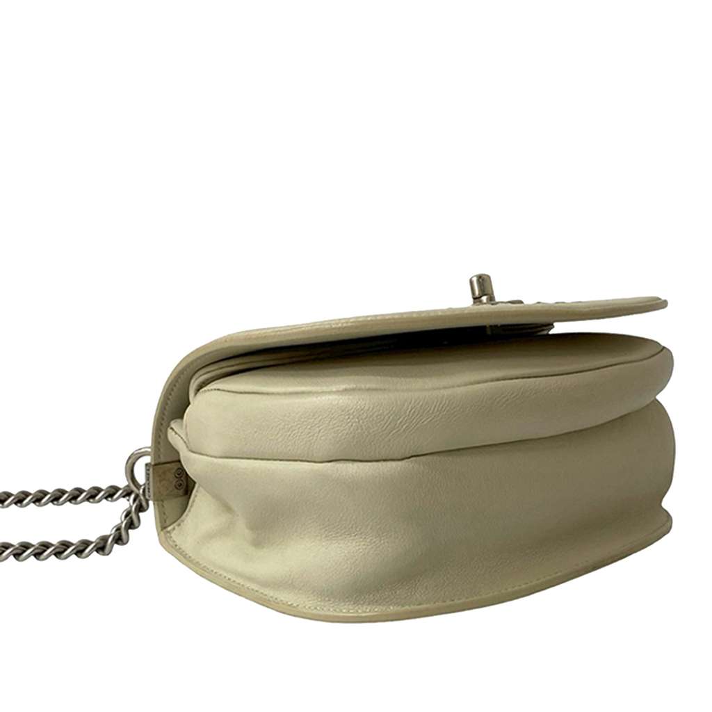 Chanel Small Calfskin Coco Eyelets Round Flap White Leather Good condition - Inside View