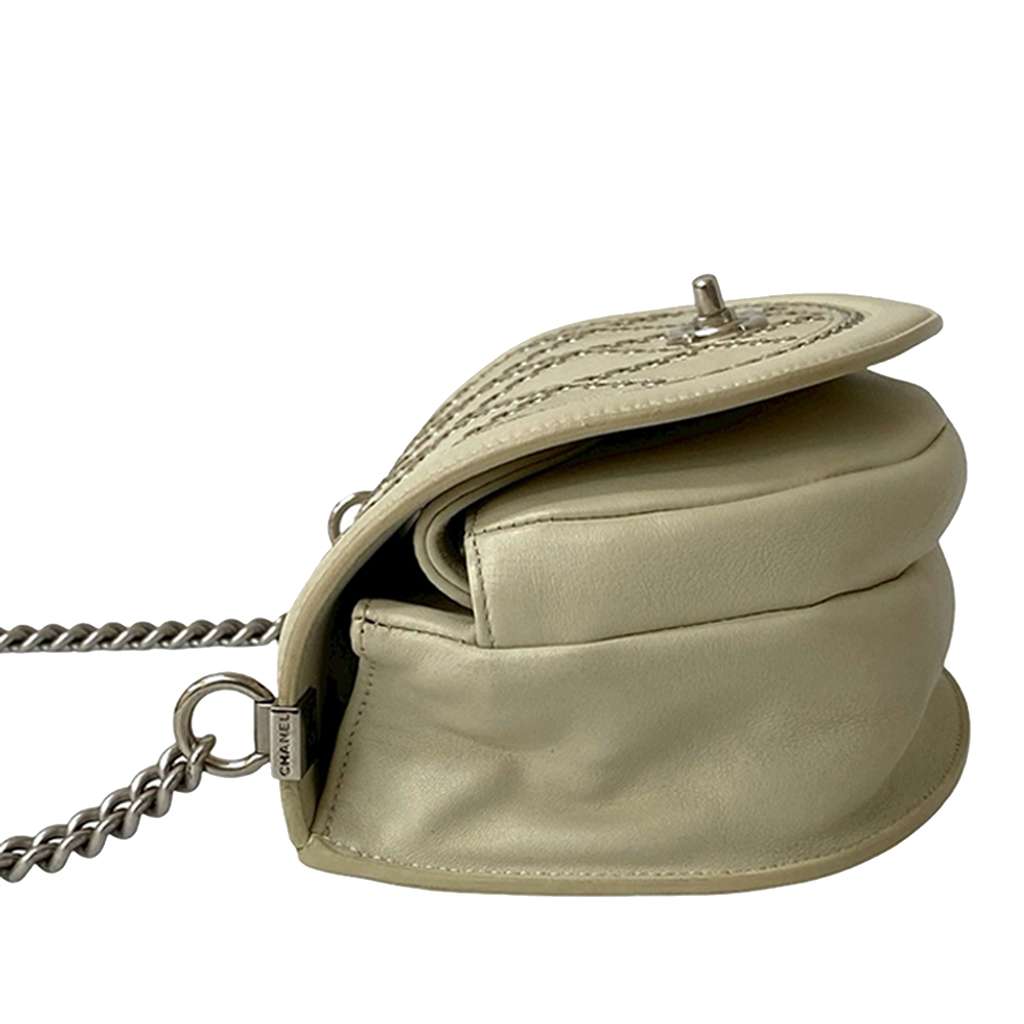 Chanel Small Calfskin Coco Eyelets Round Flap White Leather Good condition - Box View