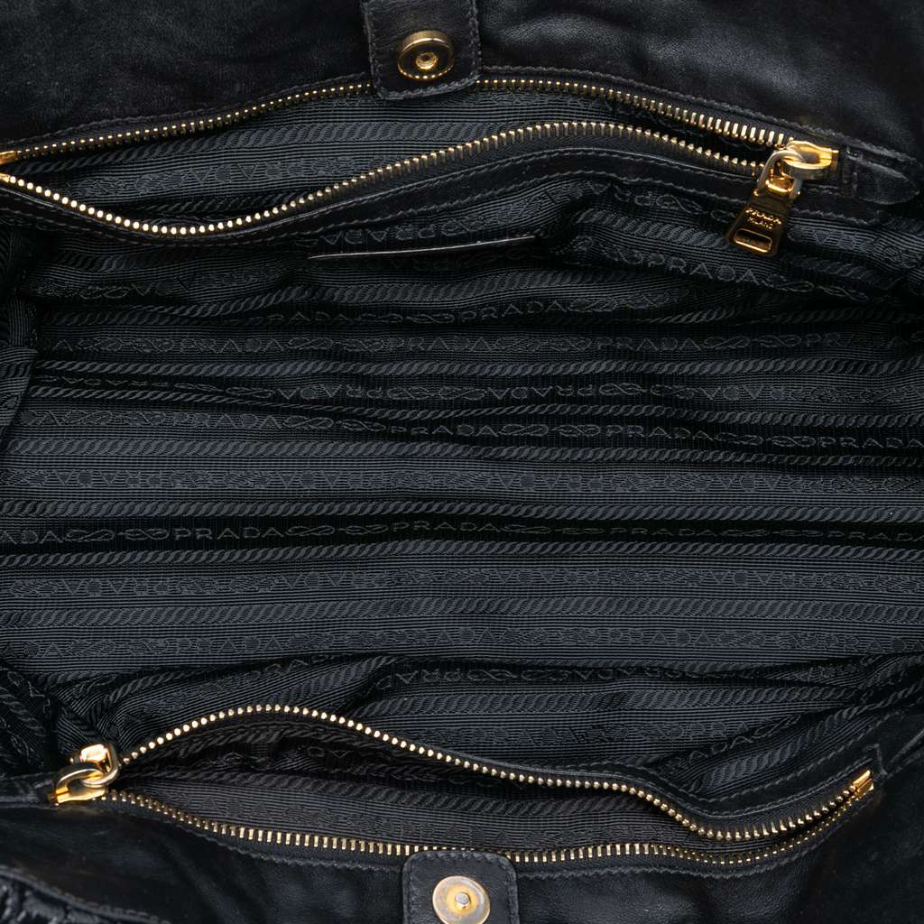 Prada Vernice Gaufre Resin Chain Shopping Tote Black Leather Good condition - Model View