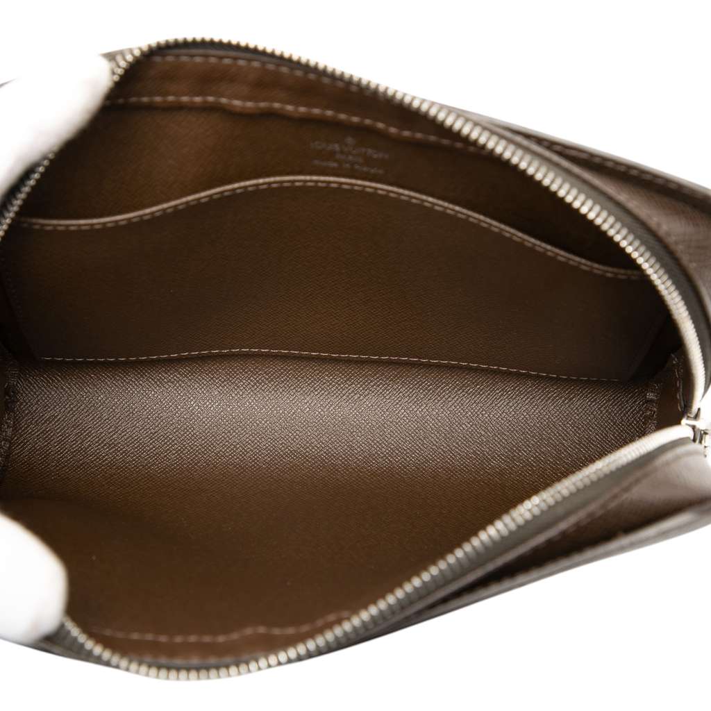 Louis Vuitton Taiga Pochette Baikal Brown Leather Good condition - Model View