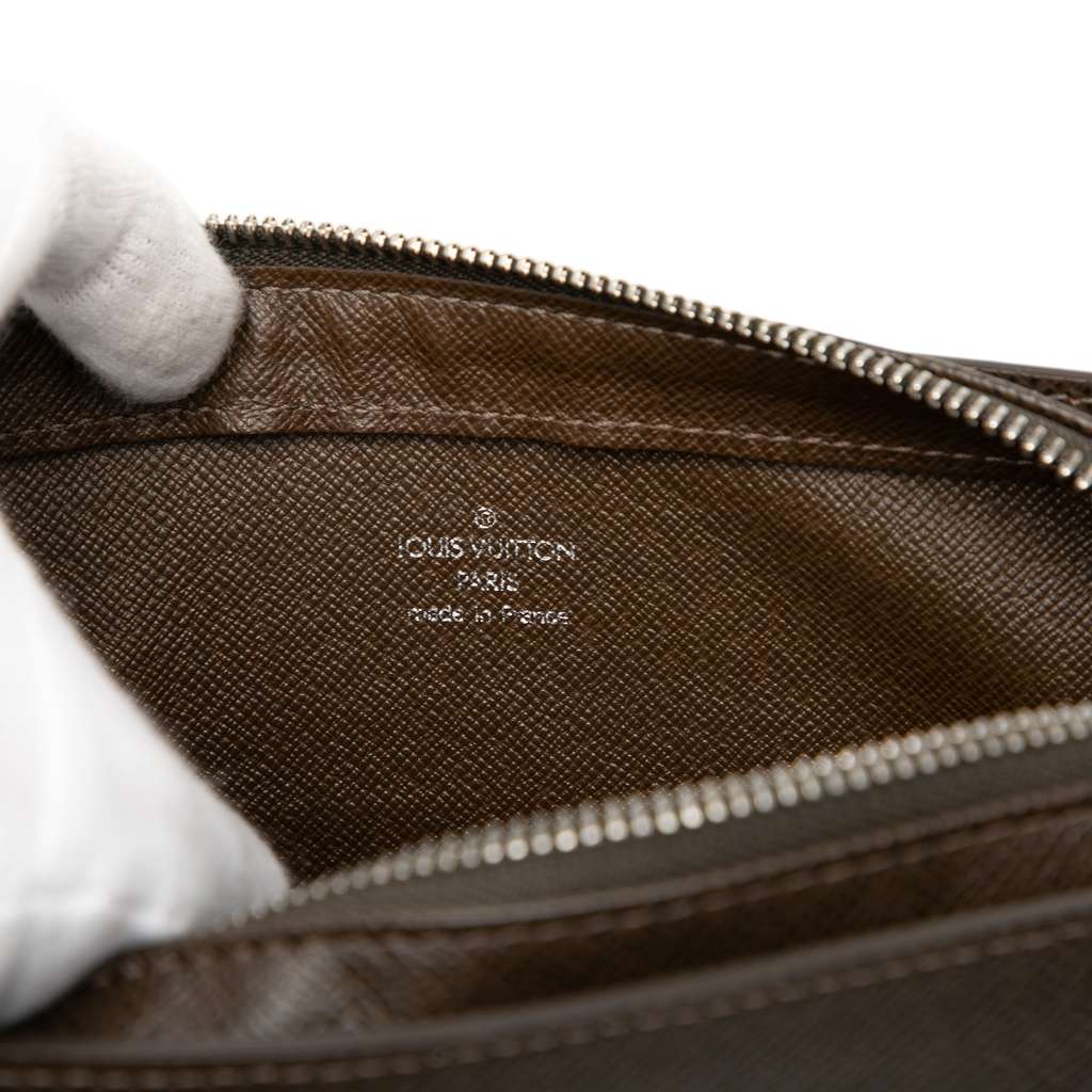 Louis Vuitton Taiga Pochette Baikal Brown Leather Good condition - Box View