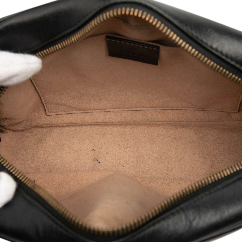 Gucci Small GG Marmont Matelasse Leather Crossbody Black Leather Good condition - Model View