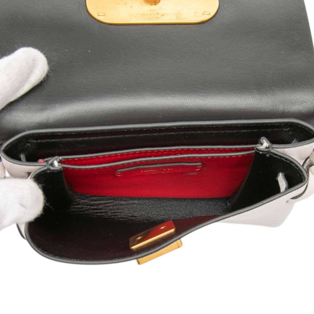 Valentino Leather VRing Belt Bag White Leather Good condition - Model View