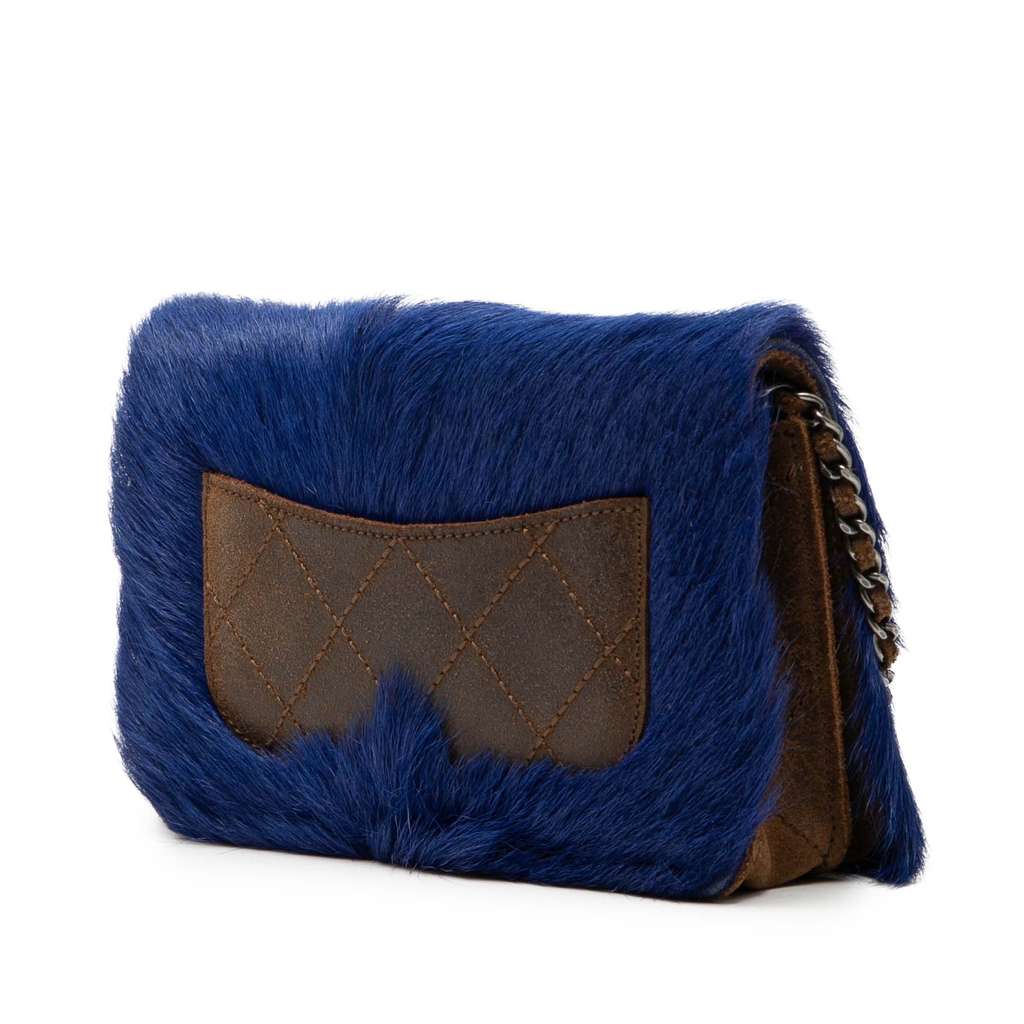 Chanel Paris Edinburgh Fur and Distressed Leather Wallet on Chain Blue Good condition - Back View