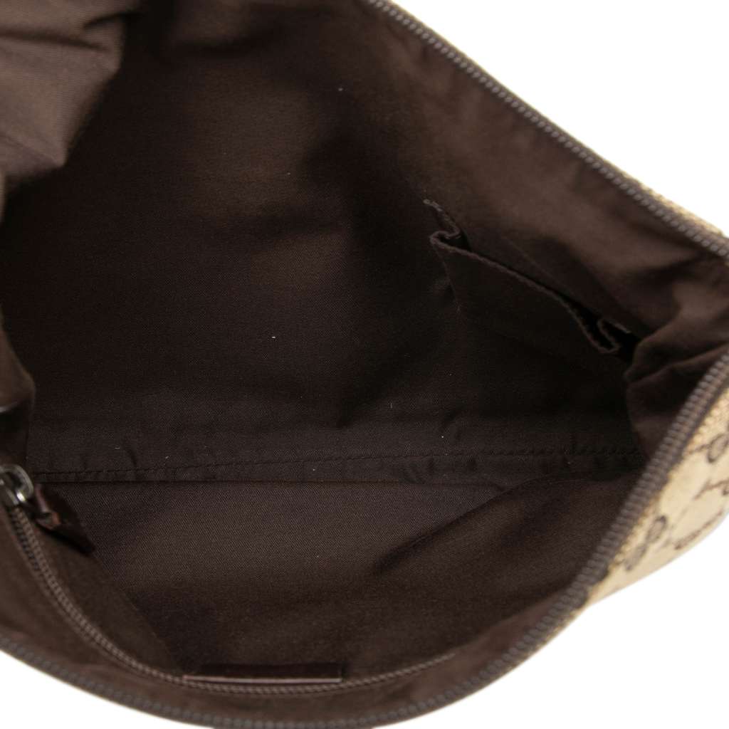 Gucci GG Canvas Crossbody Beige Good condition - Model View