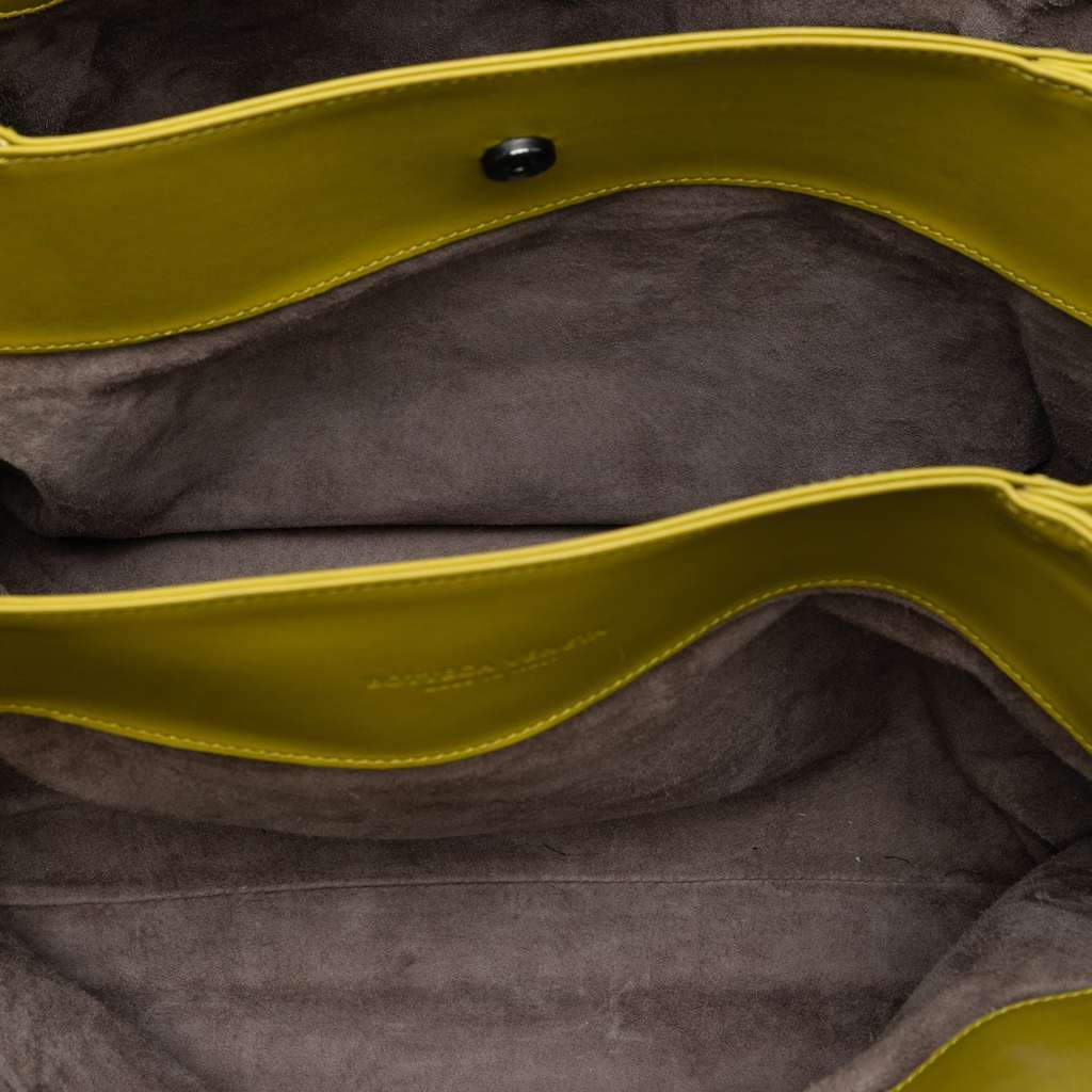 Bottega Veneta Medium Nappa Intrecciato Roma Tote Yellow Leather Good condition - Model View