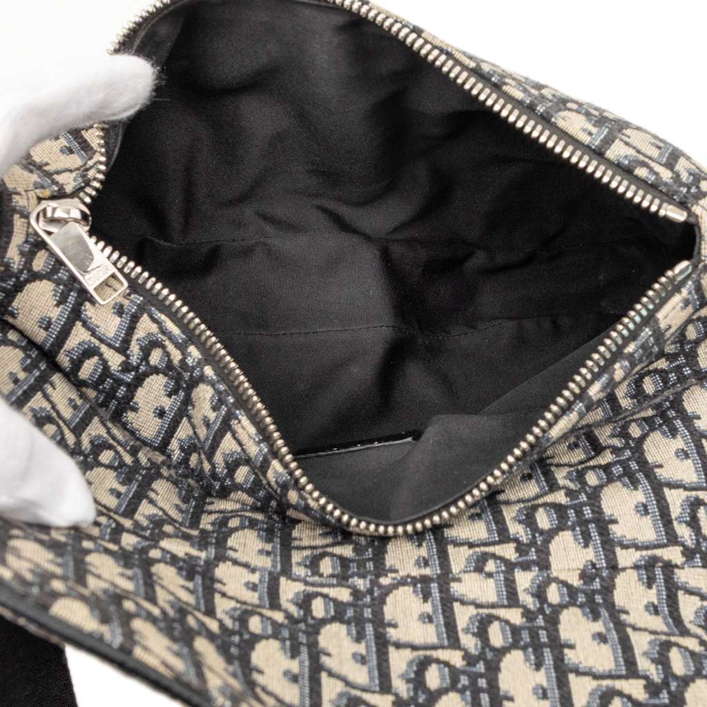 Dior Oblique Canvas Saddle Crossbody Blue Canvas Good condition - Model View