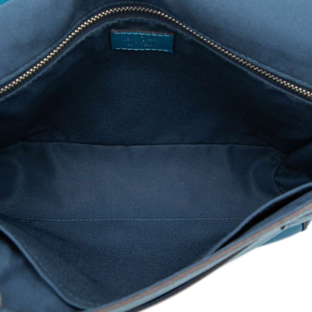 Louis Vuitton Taiga Roman PM Blue Leather Good condition - Model View