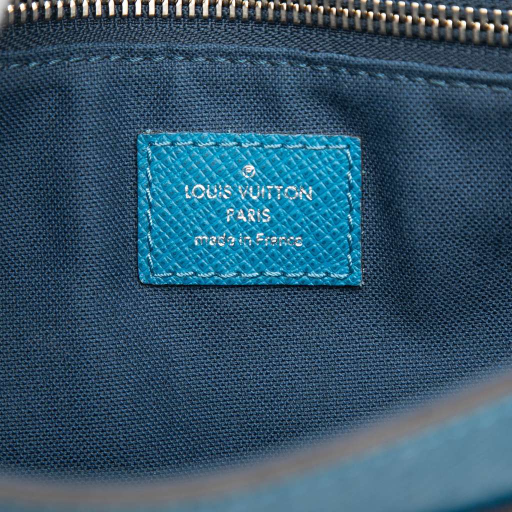 Louis Vuitton Taiga Roman PM Blue Leather Good condition - Box View