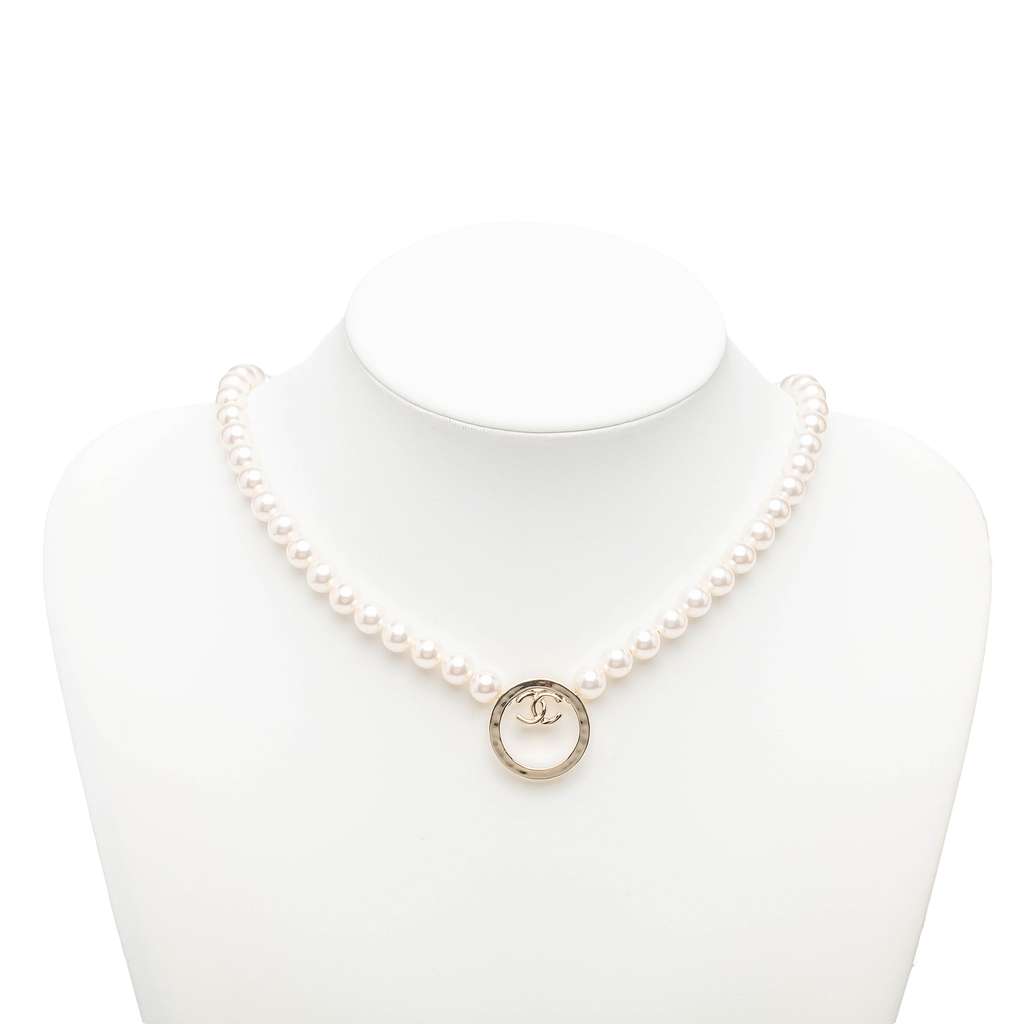 Chanel CC Faux Pearl Necklace White Good condition - Box View