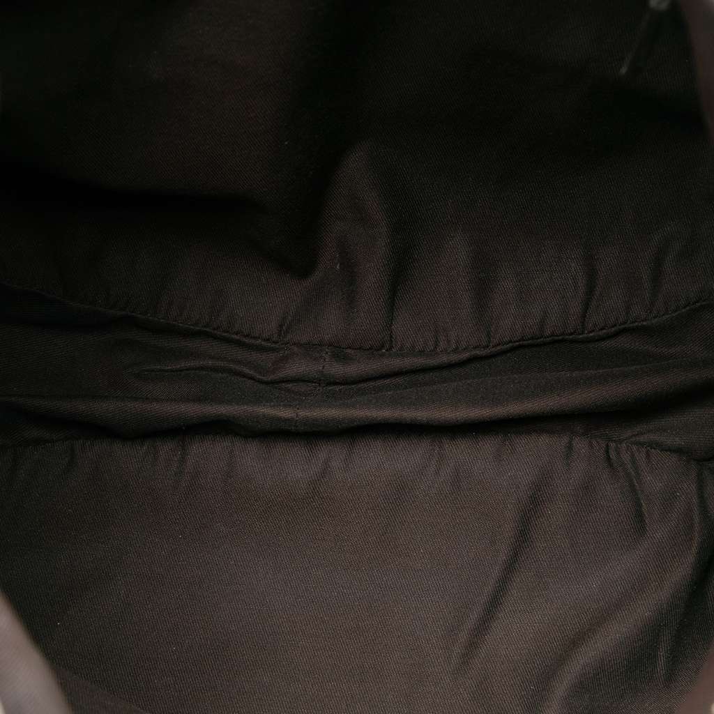 Gucci GG Canvas Sukey Shoulder Bag Beige Good condition - Model View