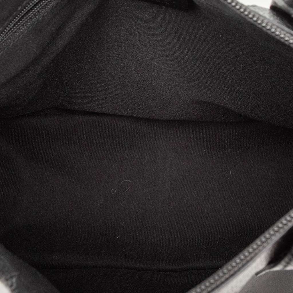 Gucci GG Nylon Tote Black Good condition - Model View