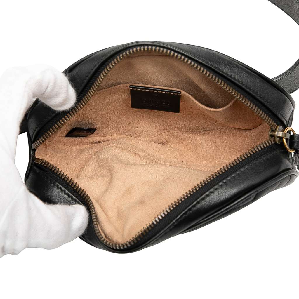Gucci GG Marmont Matelasse Leather Belt Bag Black Leather Good condition - Model View