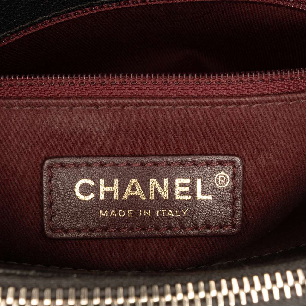 Chanel Medium Shiny Calfskin and Quilted Goatskin Coco Curve Flap Black Leather Good condition - Box View