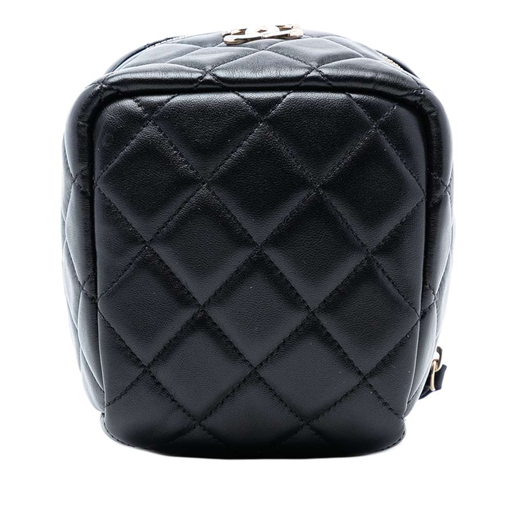 Chanel CC Quilted Lambskin Cube Wristlet Vanity Case Black Leather Good condition - Inside View