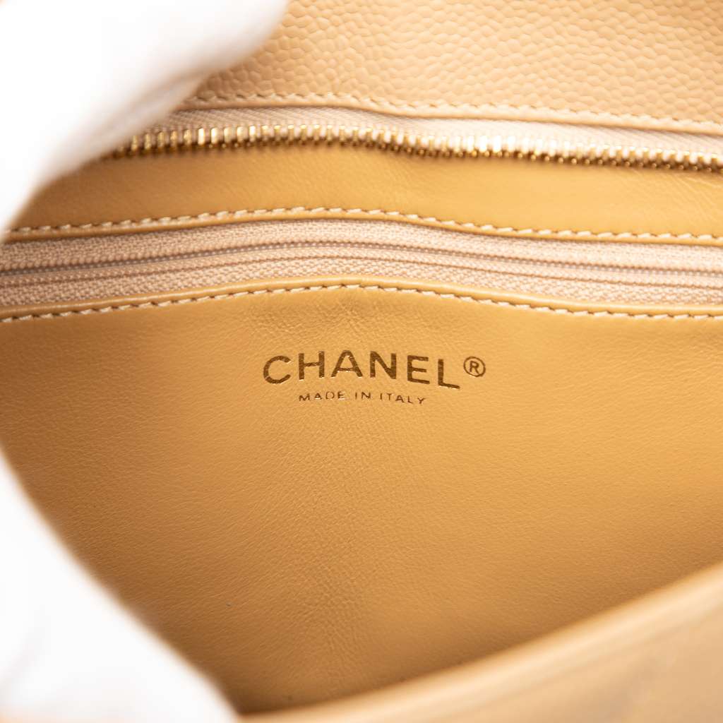 Chanel Caviar Medallion Tote Beige Leather Good condition - Box View