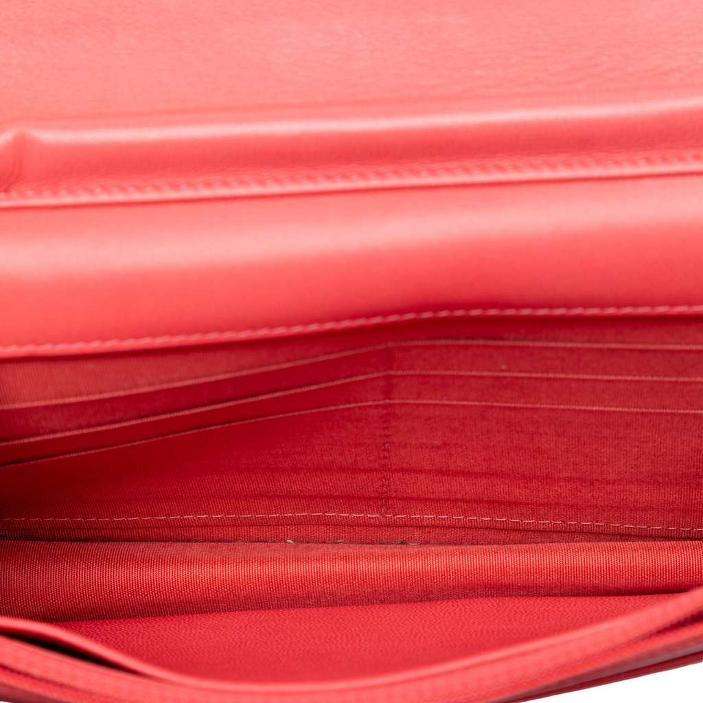 Chanel Quilted Lambskin Color Pop CC Wallet on Chain Blue Leather Good condition - Model View