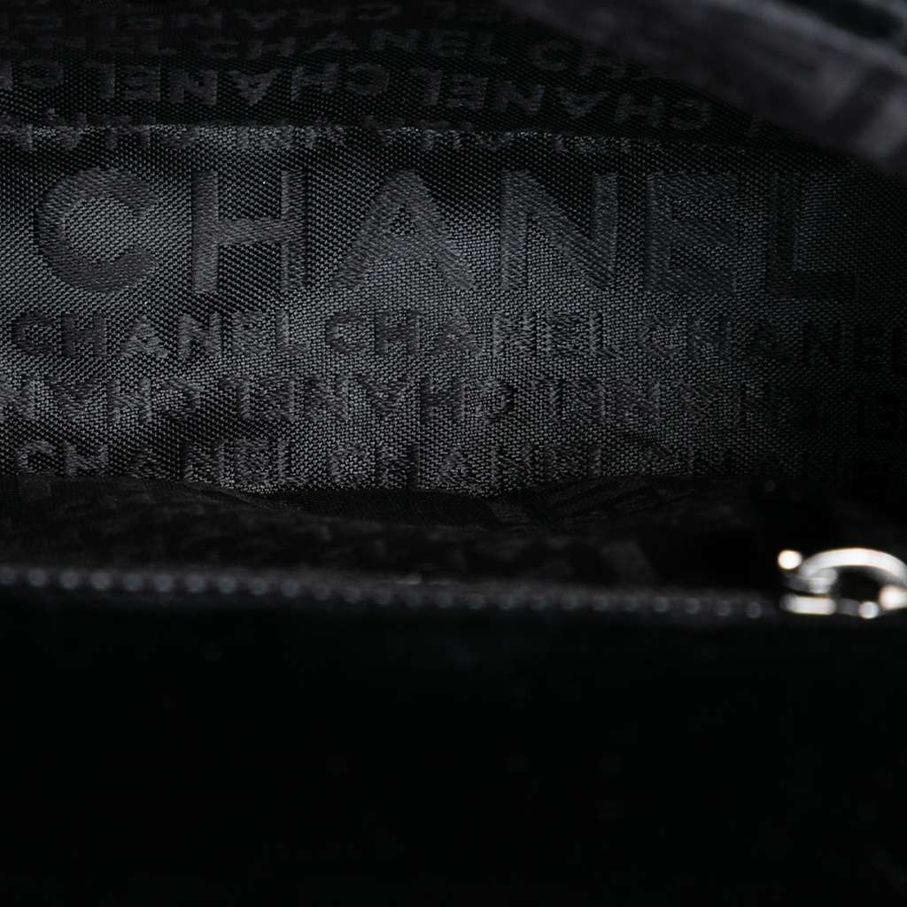 Chanel Mini Square Classic Velvet Single Flap Black Velvet Good condition - Model View