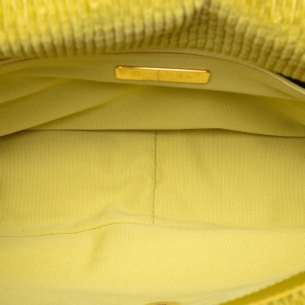 Chanel Large Corduroy 19 Flap Green Velvet Good condition - Model View