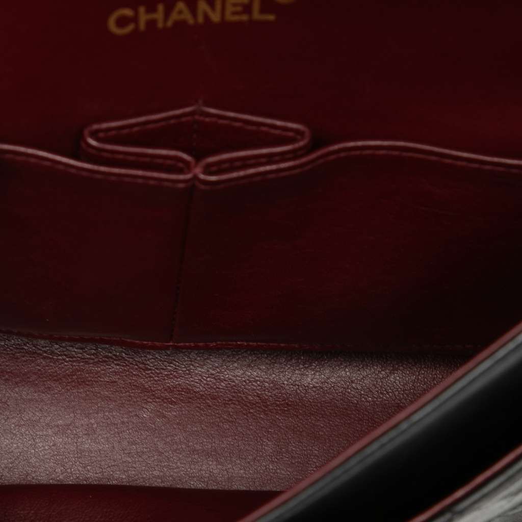 Chanel Medium Classic Lambskin Double Flap Black Leather Good condition - Model View